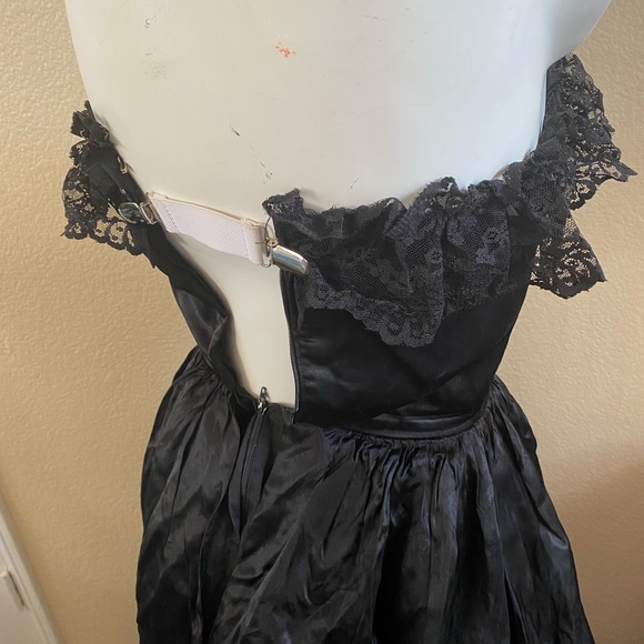 SOLD!!!! Gorgeous vintage black strapless satin and lace full length Ballgown - Picture 3 of 13
